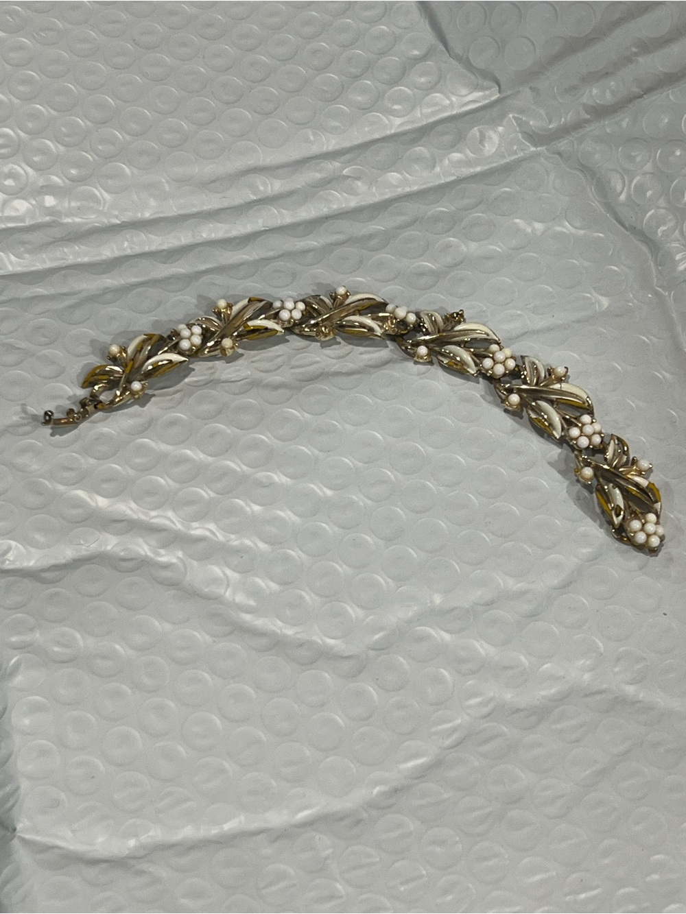Vintage 1950s Signed Coro Gold Tone Leaf White Enamel Flower Link Bracelet